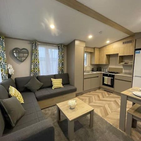 Brand New 6 Berth Holiday Home Селси Екстериор снимка